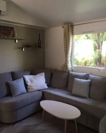 Mobil-home Dans Camping 4 **** - Var * Frejus